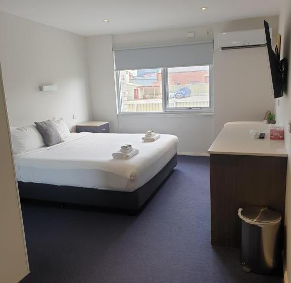 חדר דחוקס עם מיטת קינג, Carlton Suites