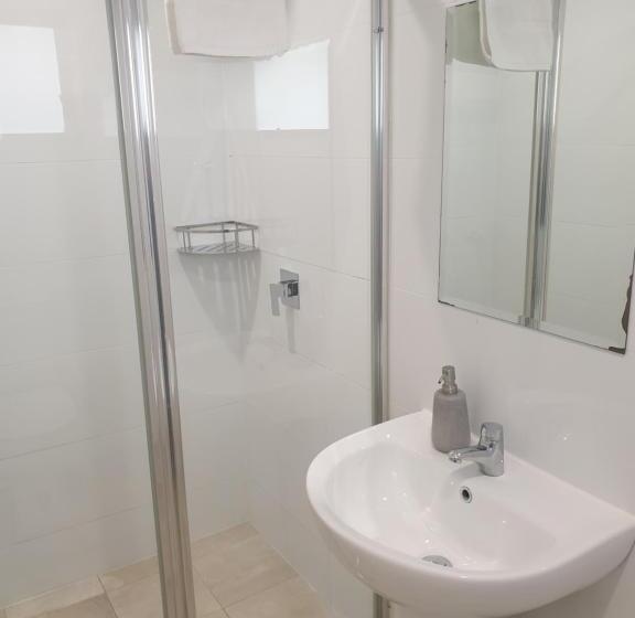 חדר משפחתי דלוקס, Carlton Suites