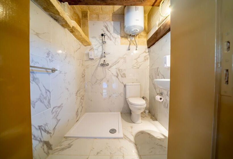 اتاق اکونومی, Ta Pinu B&b