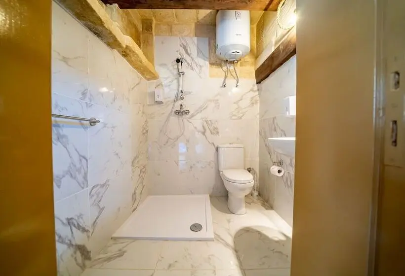 اتاق اکونومی, Ta  Pinu B&b