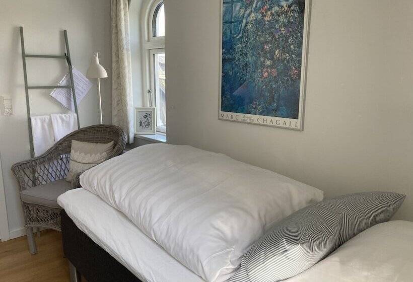 חדר בסיסי חדר אמבטיה משותף, Troense B&b By The Sea