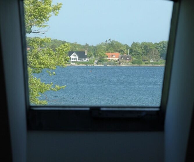 Номер Базовый Совметсный Санузел, Troense B&b By The Sea