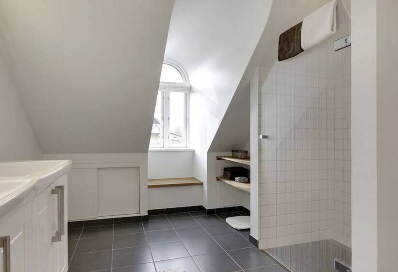 חדר בסיסי חדר אמבטיה משותף, Troense B&b By The Sea