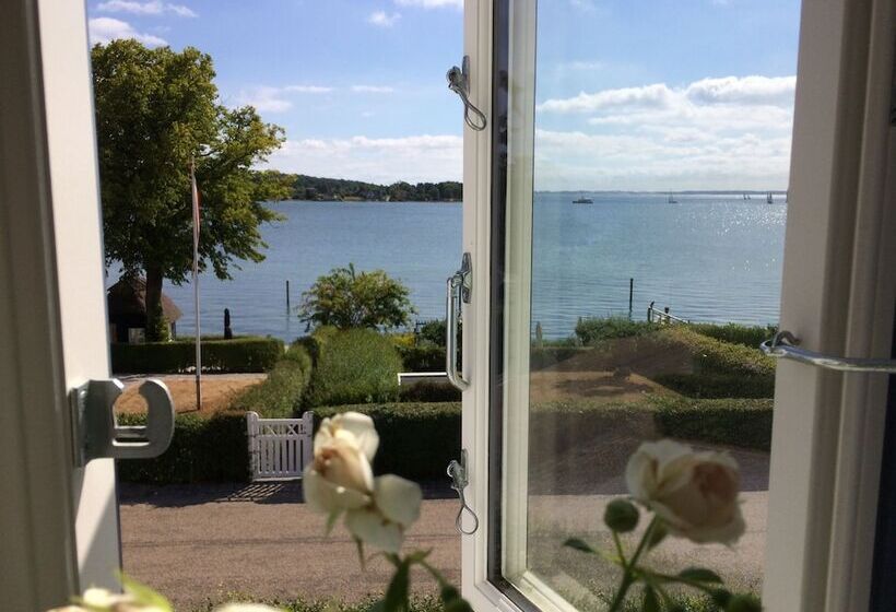 Номер Стандарт Четырехместный Совместный Санузел, Troense B&b By The Sea