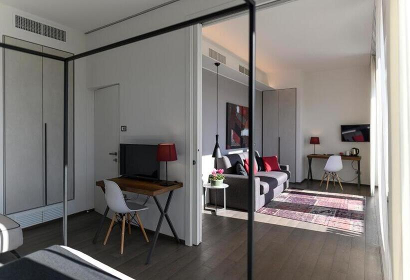 سوئیت جونیور با تراس, B&b The Attico