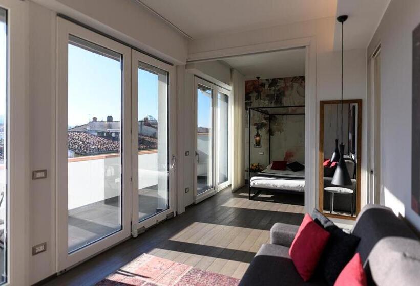 سوئیت جونیور با تراس, B&b The Attico