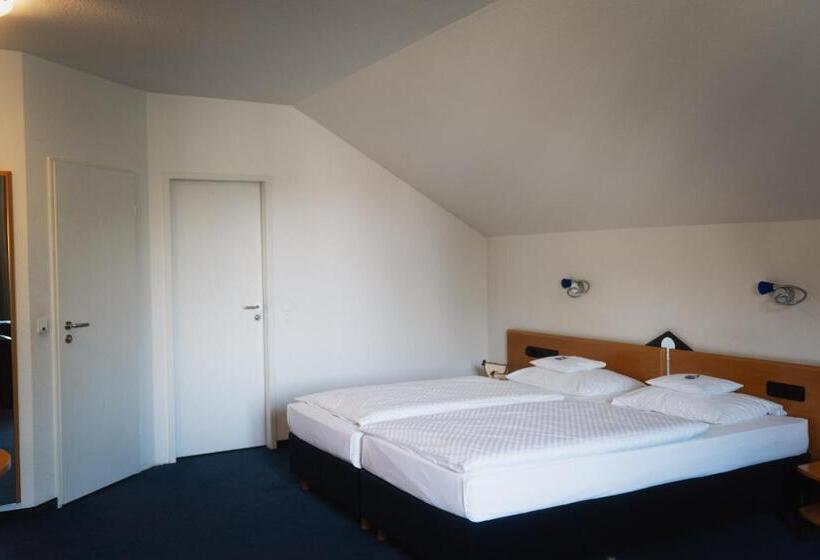 Standard Room, Am Weiher