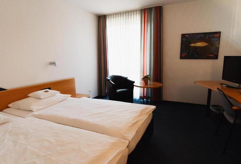 Standard Room, Am Weiher