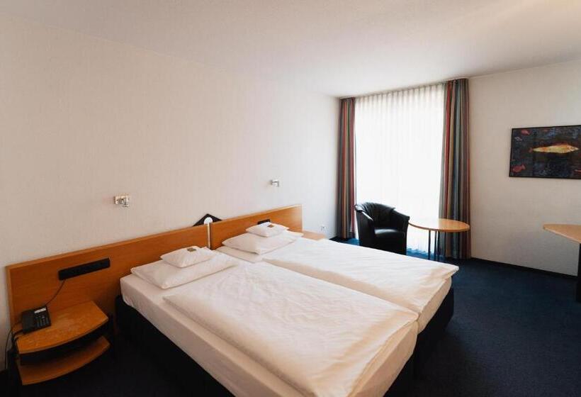 Standard Room, Am Weiher