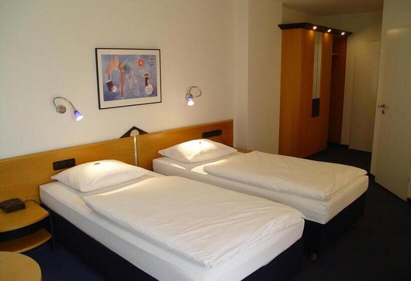 Standard Room, Am Weiher