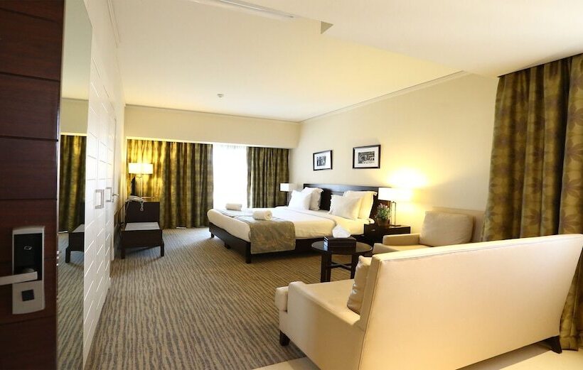 سوییت لوکس, The Parisian Hotel Lebanon