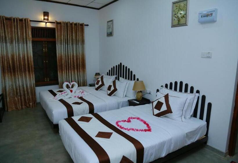 اتاق استاندارد سه نفره, Green Mo Holiday Inn