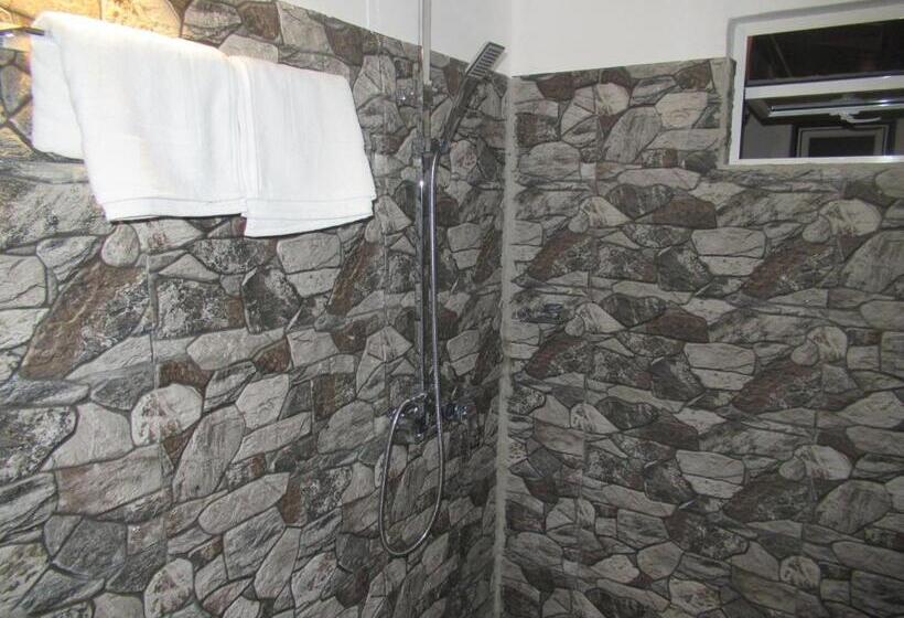 اتاق استاندارد سه نفره, Green Mo Holiday Inn