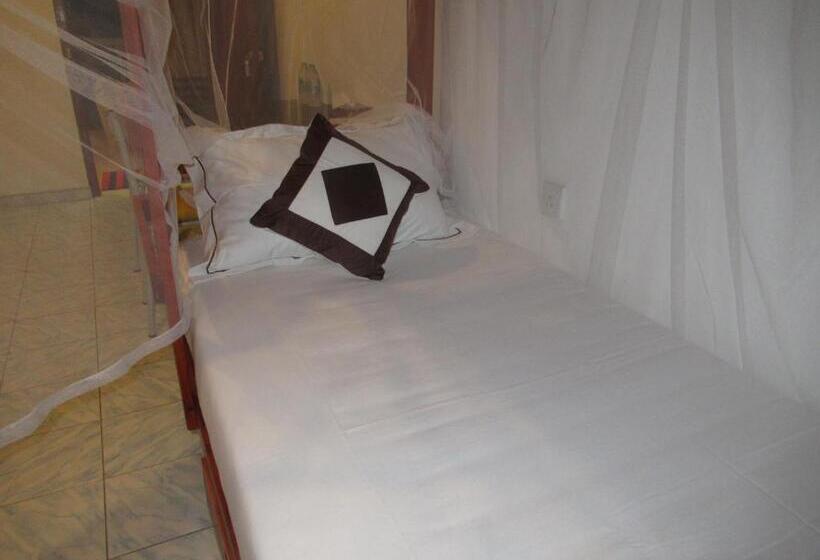 تختخواب در اتاق مشترک, Green Mo Holiday Inn