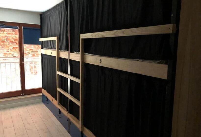 Кровать в Общей Комнате, Waterlane Island Hostel&apartments