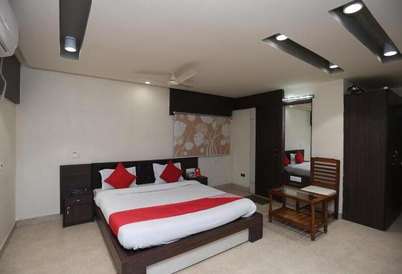 スタンダードルーム, Crown Plaza By Oyo Rooms