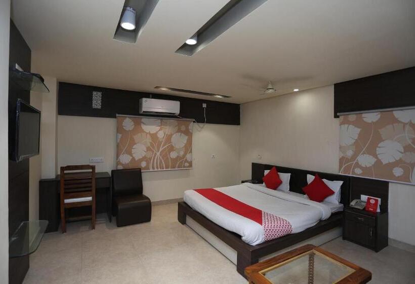 スタンダードルーム, Crown Plaza By Oyo Rooms