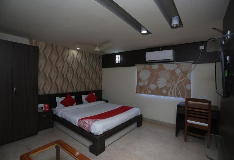 スタンダードルーム, Crown Plaza By Oyo Rooms