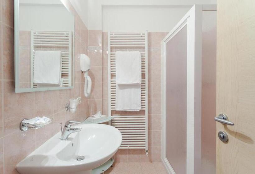 Superior room with lake view, La Gardenia & Villa Oleandra