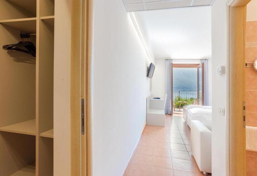 Superior room with lake view, La Gardenia & Villa Oleandra