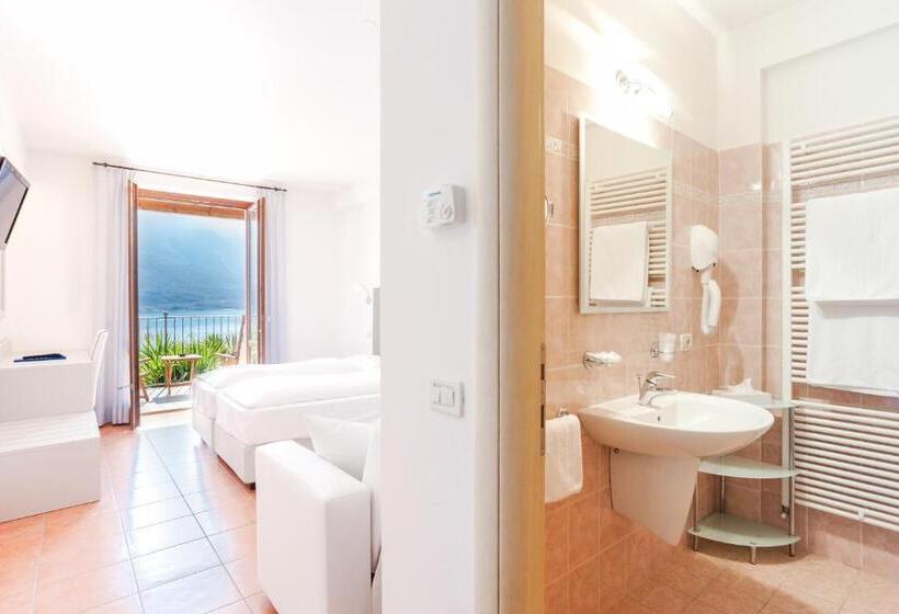 Superior room with lake view, La Gardenia & Villa Oleandra