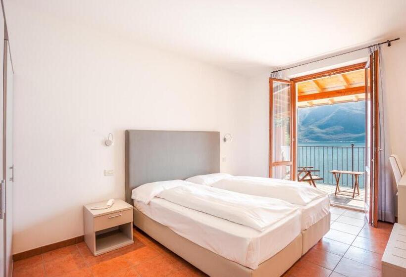 Superior room with lake view, La Gardenia & Villa Oleandra