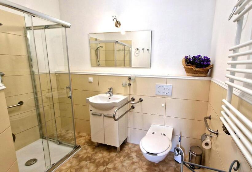 غرفة قياسية ثلاثية, Pensjonat Petite Charlotta