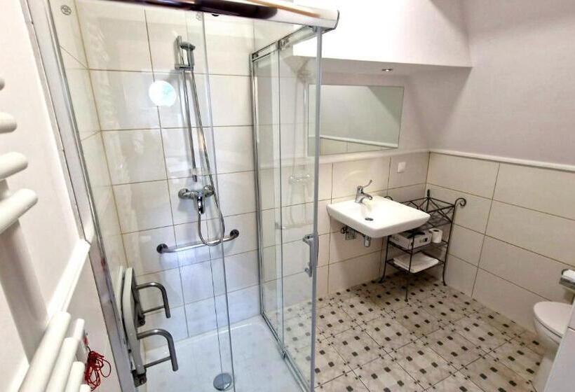 غرفة قياسية ثلاثية, Pensjonat Petite Charlotta