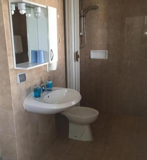 חדר סטנדרט לארבעה, Albergo 2 Mari