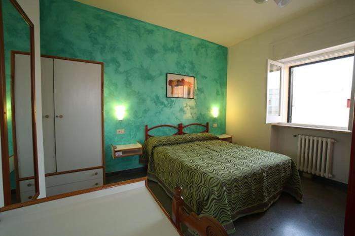 标准三人间, Albergo 2 Mari