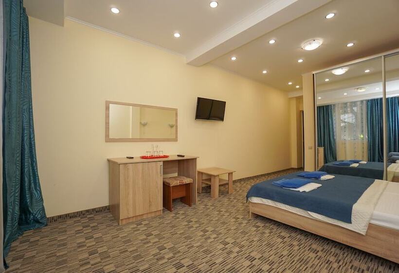 اتاق استاندارد سه تخته با بالکن, Viamond