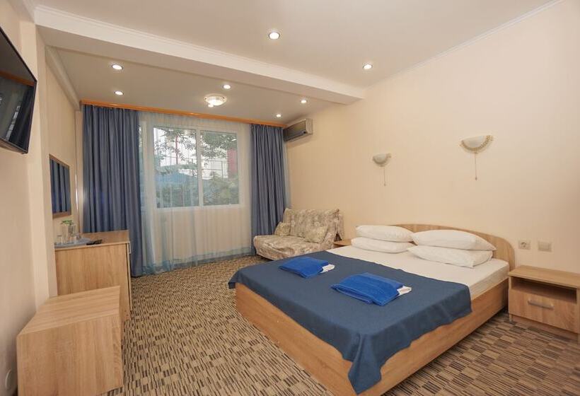 اتاق استاندارد سه تخته با بالکن, Viamond