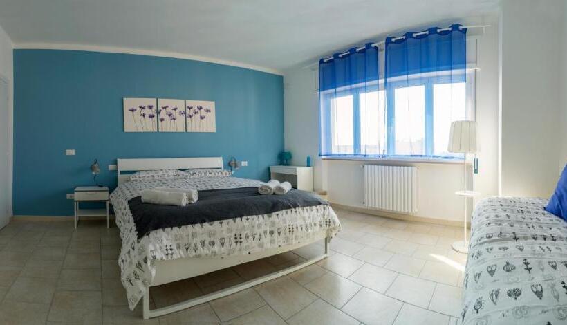 スタンダード４人部屋, My Room In Trani