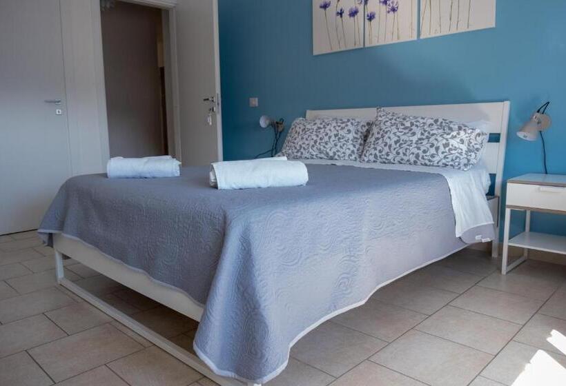 スタンダード４人部屋, My Room In Trani