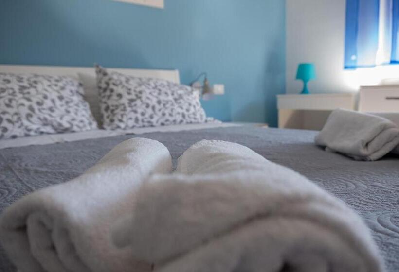 スタンダード４人部屋, My Room In Trani