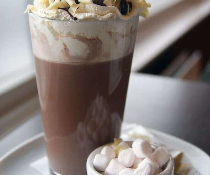 اتاق لوکس سه تخته, Ajana