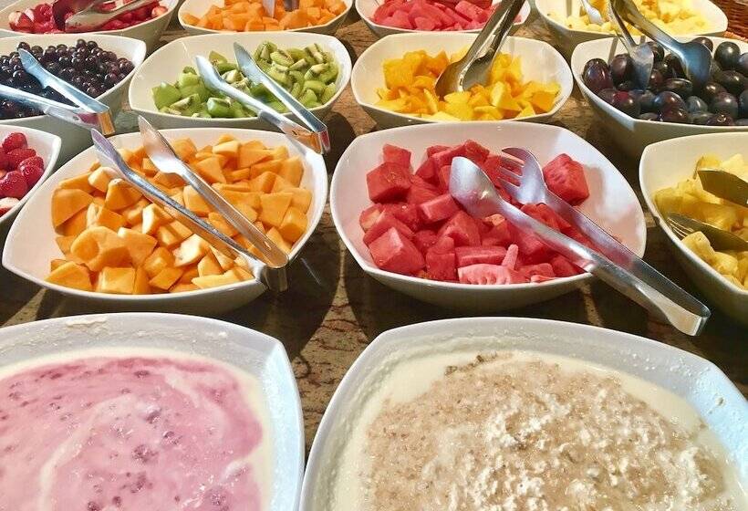 اتاق لوکس سه تخته, Ajana