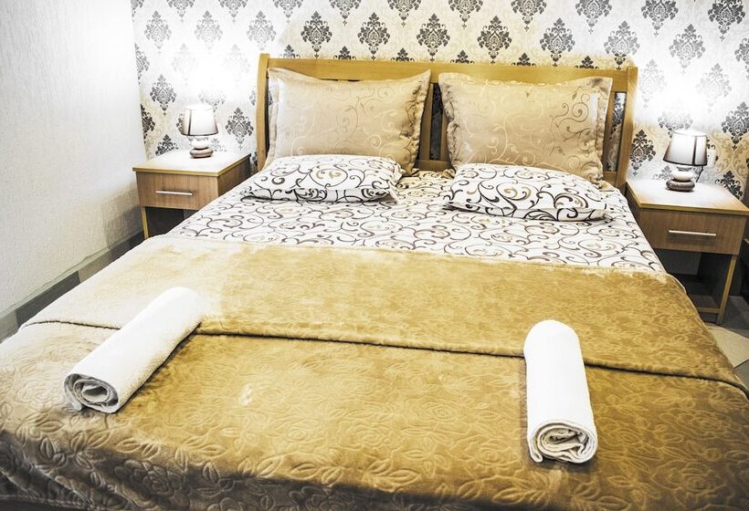 اتاق لوکس سه تخته, Ajana