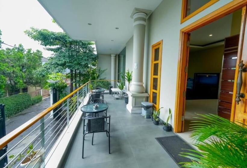 اتاق خانوادگی, Urbanview Darmo Residence Bandung