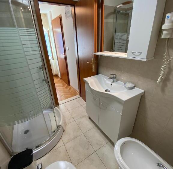 חדר סטנדרט, Rooms Base