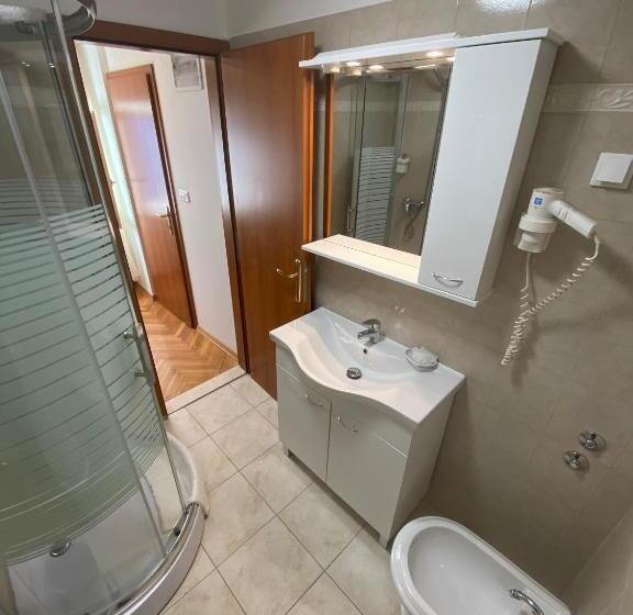 חדר סטנדרט, Rooms Base