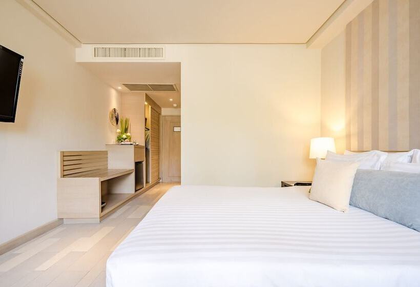 Номер Superior, Impiana Beach Front Resort Chaweng Noi, Koh Samui