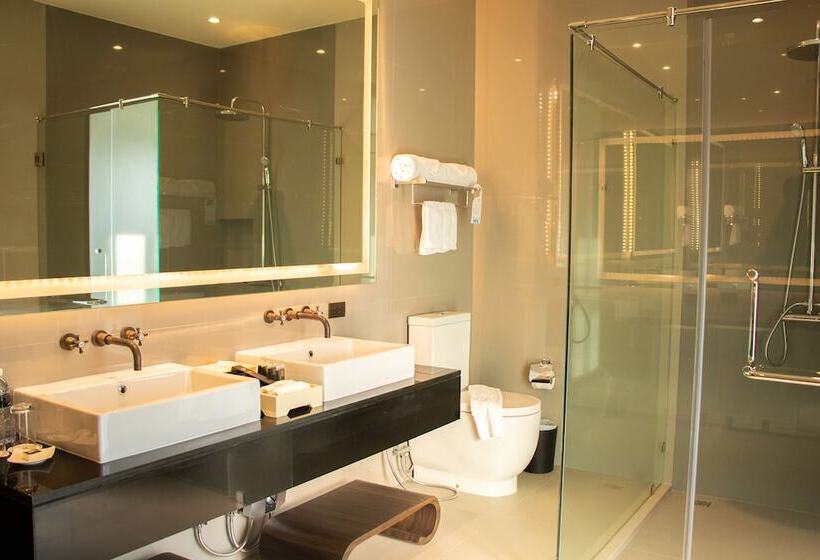 Люкс, Impiana Beach Front Resort Chaweng Noi, Koh Samui