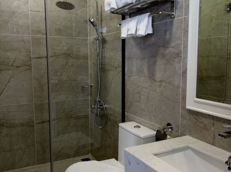 חדר אקונומי, Vinny Boutique