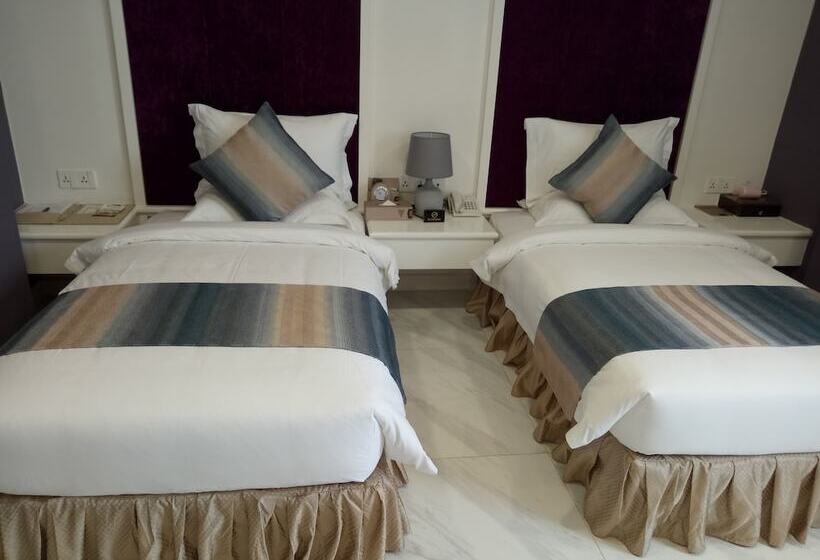 חדר אקונומי, Vinny Boutique