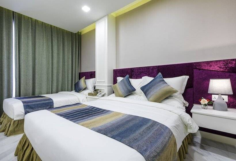 חדר קלאסי לשלושה, Vinny Boutique