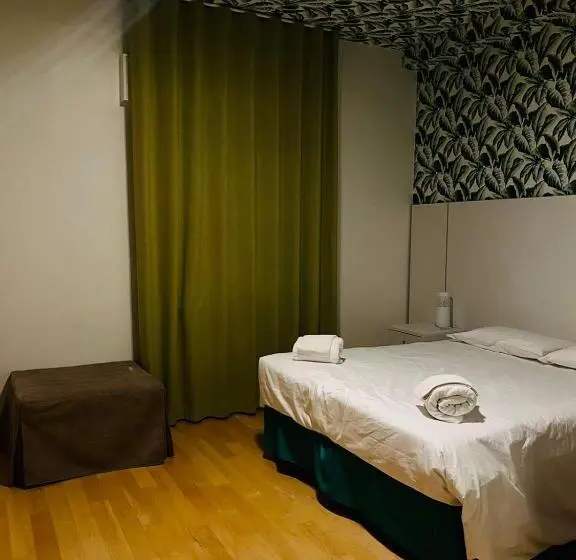 اتاق خانوادگی با چشم‌انداز باغ, B&b 1951