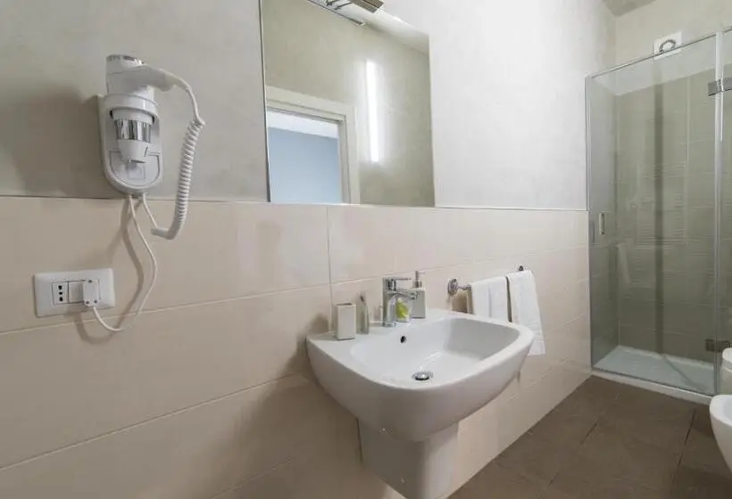 اتاق استاندارد سه نفره, B&b 1951
