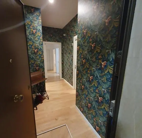 اتاق استاندارد سه نفره, B&b 1951