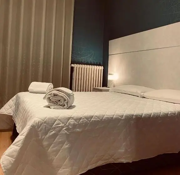 اتاق استاندارد سه نفره, B&b 1951